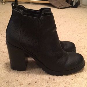 Sam&Libby black booties